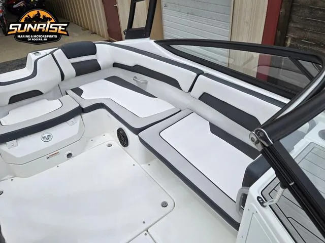 Slide: The Image of Yamaha AR 195 2025 - 5