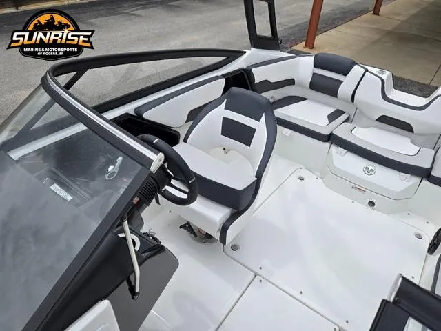 Slide: The Image of Yamaha AR 195 2025 - 6