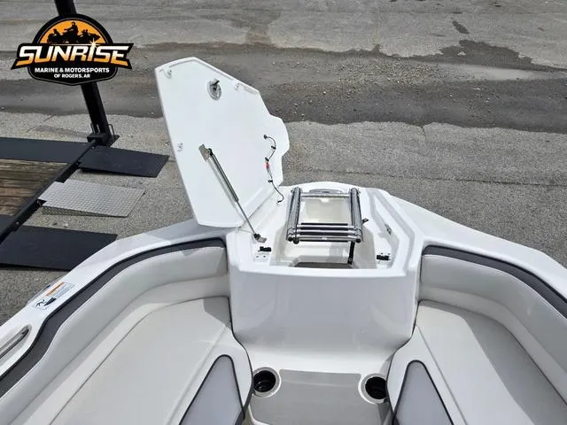 Slide: The Image of Yamaha AR250 2025 - 25