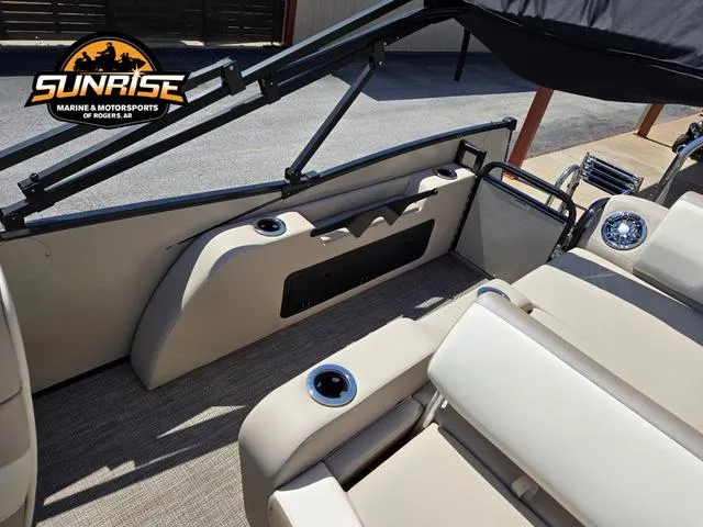 Slide: The Image of Avalon '25 Catalina Versatile Rear Lounger 2025 - 13