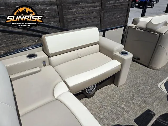 Slide: The Image of Avalon '25 Catalina Versatile Rear Lounger 2025 - 15