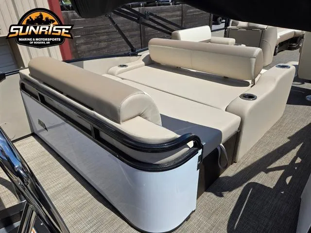 Slide: The Image of Avalon '25 Catalina Versatile Rear Lounger 2025 - 20