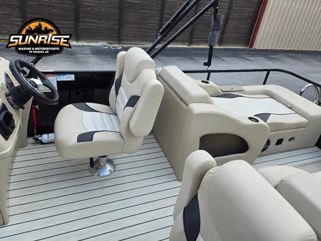 Slide: The Image of SunCatcher Select 322SS 2024 - 10