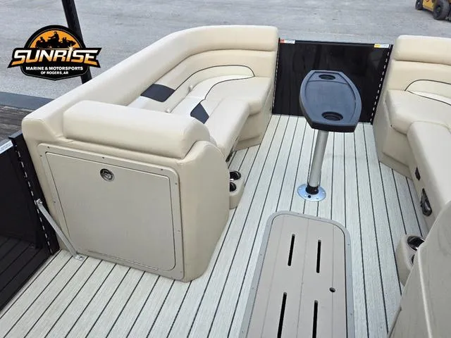 Slide: The Image of SunCatcher Select 322SS 2024 - 12