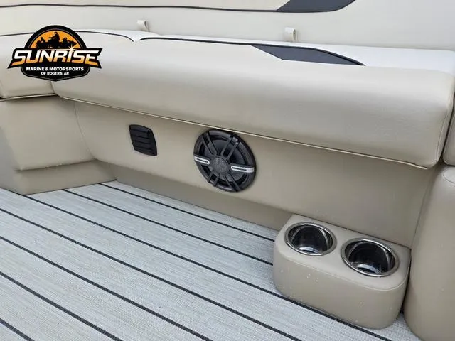 Slide: The Image of SunCatcher Select 322SS 2024 - 14