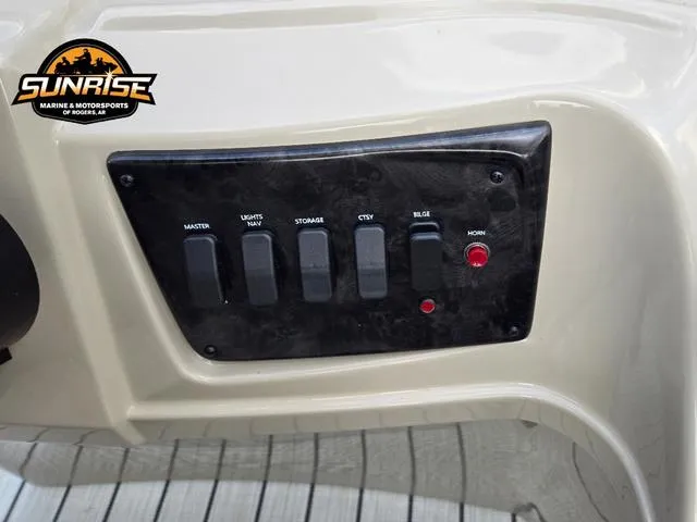 Slide: The Image of SunCatcher Select 322SS 2024 - 17