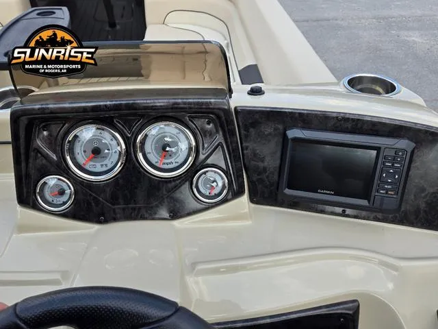 Slide: The Image of SunCatcher Select 322SS 2024 - 18