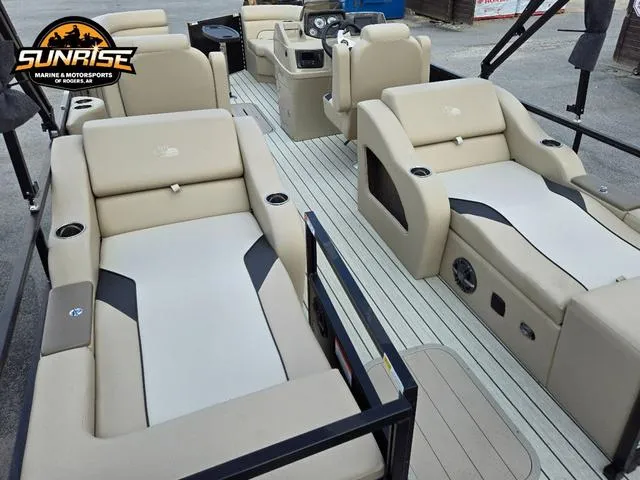 Slide: The Image of SunCatcher Select 322SS 2024 - 19