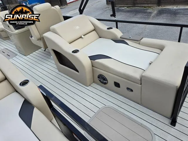 Slide: The Image of SunCatcher Select 322SS 2024 - 20