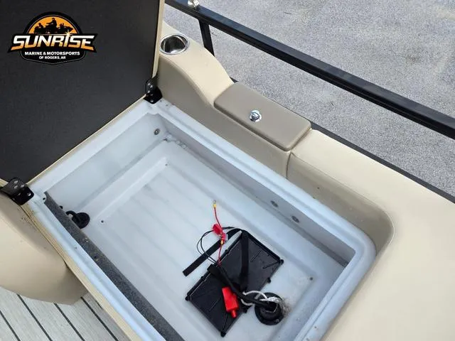 Slide: The Image of SunCatcher Select 322SS 2024 - 22