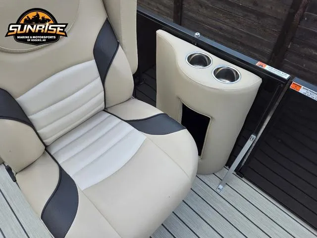 Slide: The Image of SunCatcher Select 322SS 2024 - 27