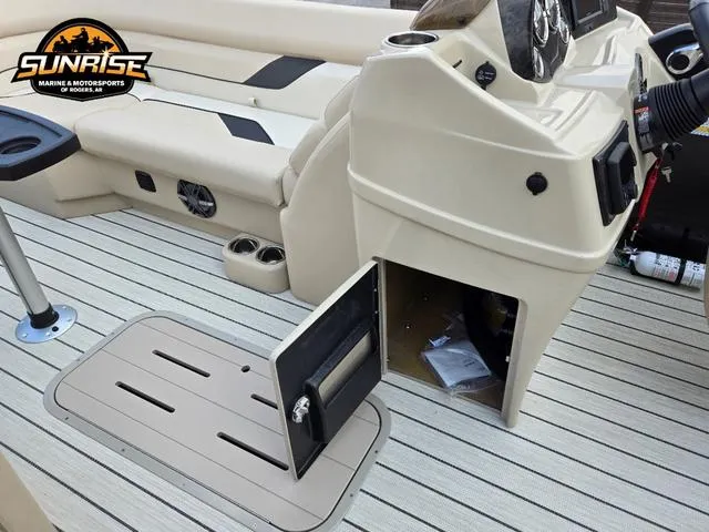 Slide: The Image of SunCatcher Select 322SS 2024 - 29