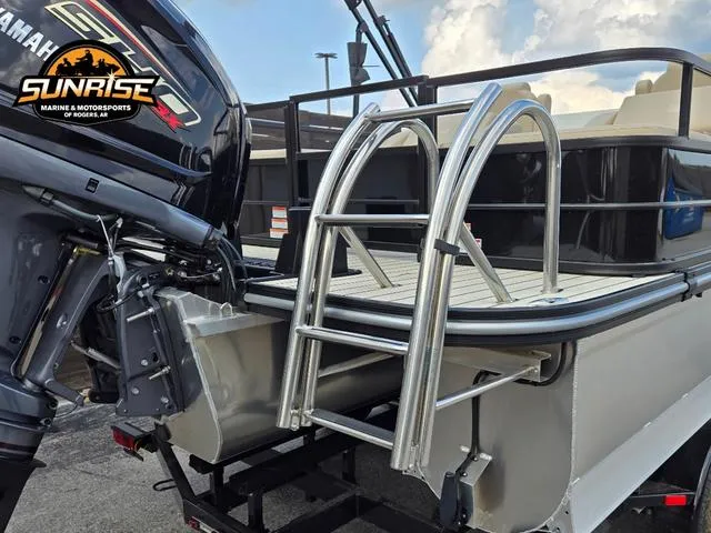 Slide: The Image of SunCatcher Select 322SS 2024 - 31