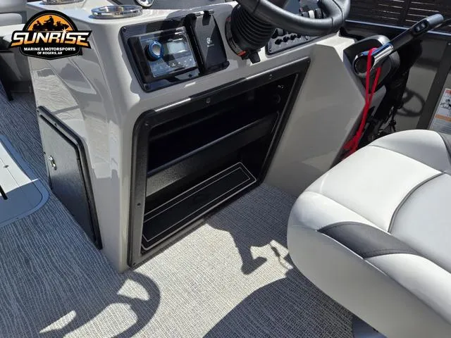 Slide: The Image of SunCatcher Select 324SS 2025 - 12