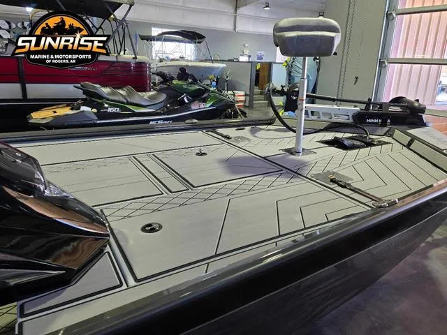 Slide: The Image of 2025 Avid 20 Vertex boat interior at Sunrise Marine showroom. - 6