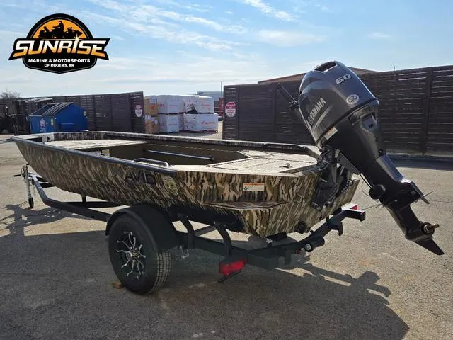 Slide: The Image of Avid 16 Commander 2025 boat with Yamaha motor on trailer at Sunrise Marine. - 10