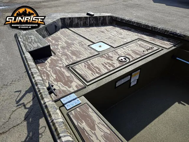 Slide: The Image of 2025 Avid 16 Commander boat with camo deck, showcased by Sunrise Marine & Motorsports. - 12