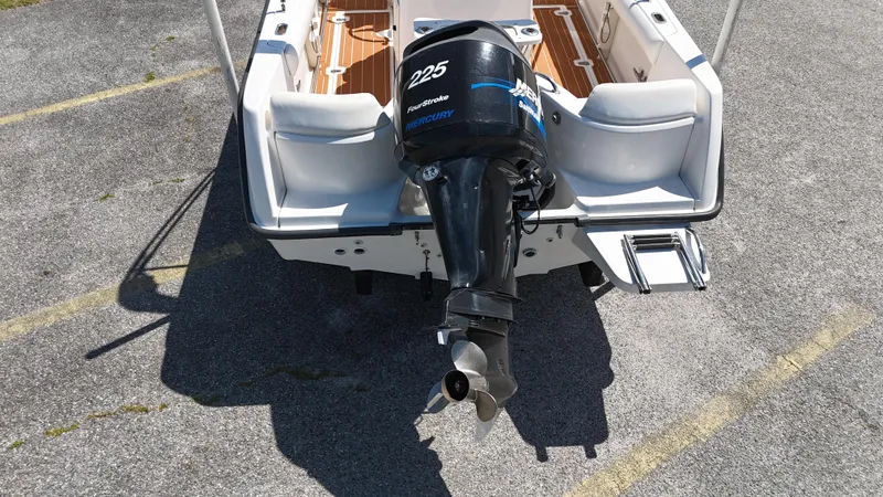 Slide: The Image of 2003 Boston Whaler 21 Outrage boat with powerful outboard motor, rear view. - 6