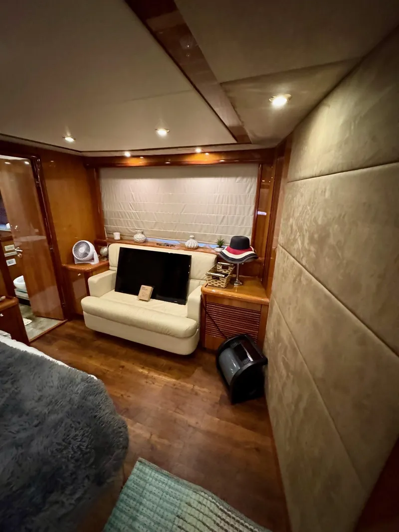 Slide: The Image of 2005 Sunseeker 75 Flybridge- LAUREL- Master Stateroom - 12
