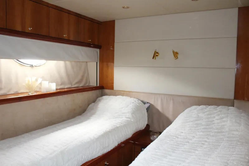 Slide: The Image of 2005 Sunseeker 75 Flybridge- LAUREL- Guest Stateroom - 18