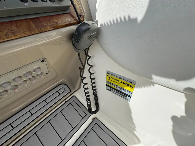 Slide: The Image of 2002 Bayliner 2455 Ciera boat interior with radio handset and capacity label. - 4