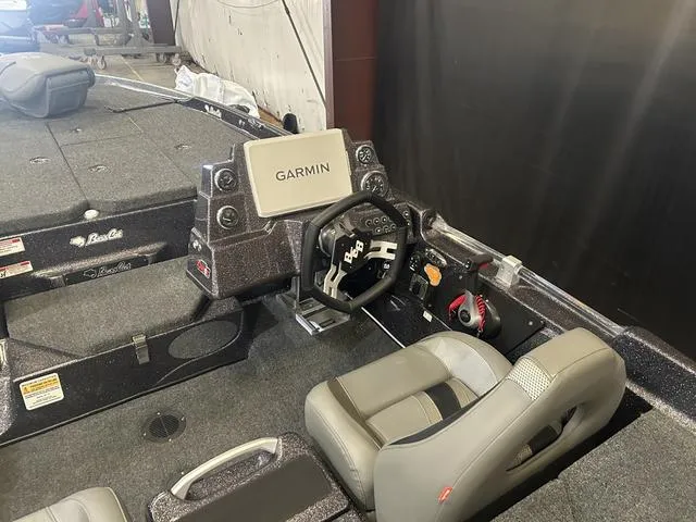 Slide: The Image of Bass Cat Eyra W/Mercury 250 2025 - 11