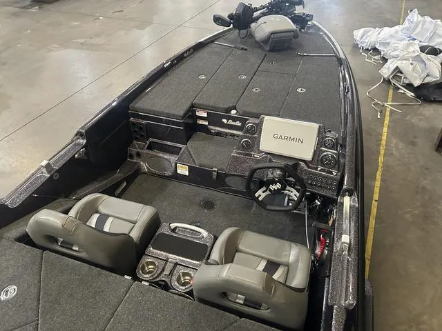 Slide: The Image of Bass Cat Eyra W/Mercury 250 2025 - 13