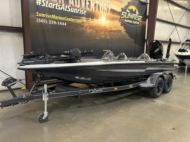 Slide: The Image of Bass Cat Eyra W/Mercury 250 2025 - 2