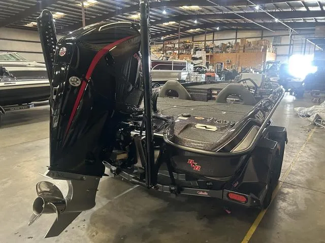 Slide: The Image of Bass Cat Eyra W/Mercury 250 2025 - 4