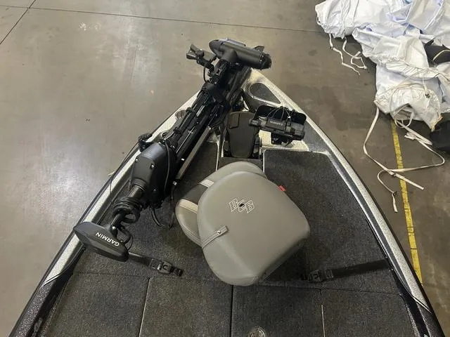 Slide: The Image of Bass Cat Eyra W/Mercury 250 2025 - 7