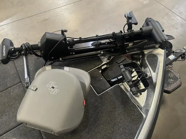 Slide: The Image of Bass Cat Eyra W/Mercury 250 2025 - 8