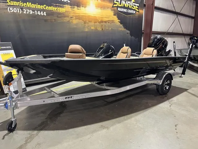 Slide: The Image of 2025 Xpress Hyper-Lift Bass H18 boat with Yamaha 115 SHO engine on display indoors. - 4