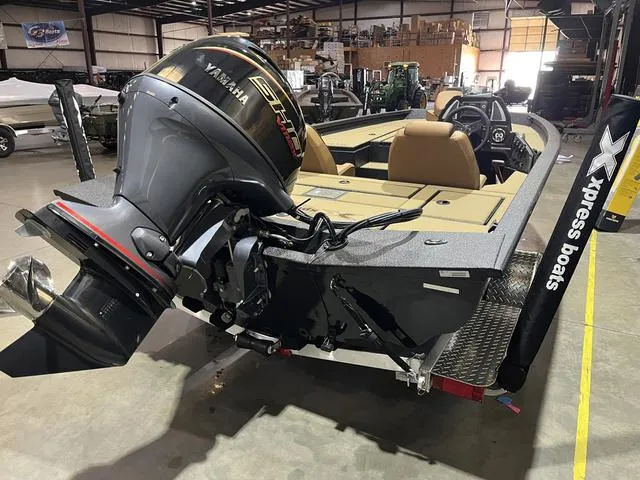 Slide: The Image of 2025 Xpress Hyper-Lift Bass H18 boat with Yamaha 115 SHO engine in a showroom. - 6
