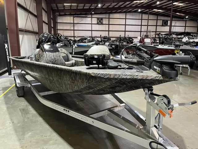 Slide: The Image of Xpress XP180 W/Yamaha 90 "SHO 2025 - 4