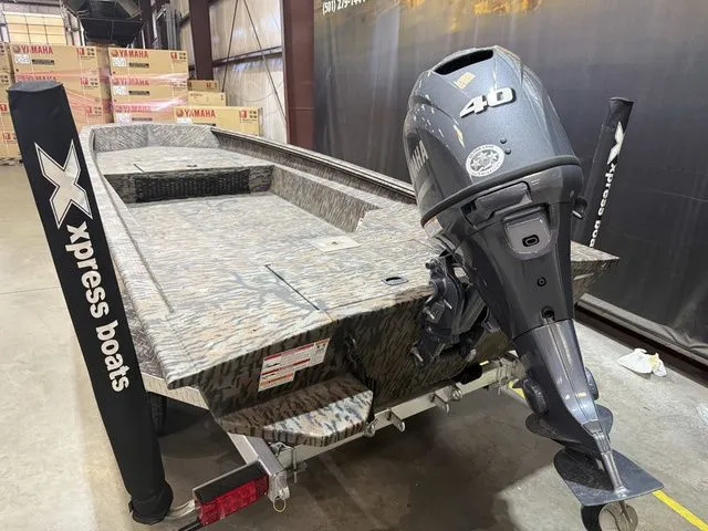 Slide: The Image of Xpress HD15DBX W/Yamaha 40HP 2025 - 5