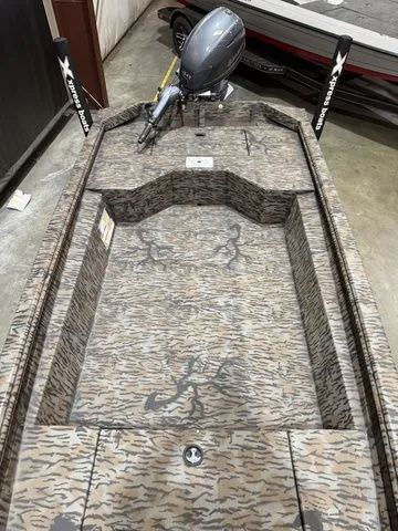 Slide: The Image of Xpress HD15DBX W/Yamaha 40HP 2025 - 7