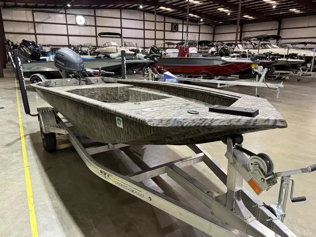 Slide: The Image of 2024 Xpress HD15DBX boat with Yamaha 40HP engine on trailer in showroom. - 3