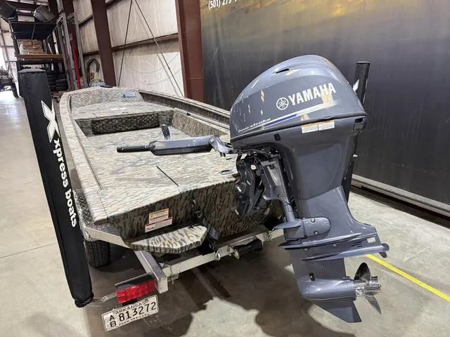 Slide: The Image of 2024 Xpress HD15DBX boat with Yamaha 40HP engine in a warehouse setting. - 5