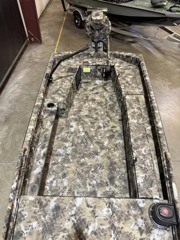 Slide: The Image of Excel 1751 Shallow Water F4 W/Mud Buddy HDR 40TK 2025 - 13