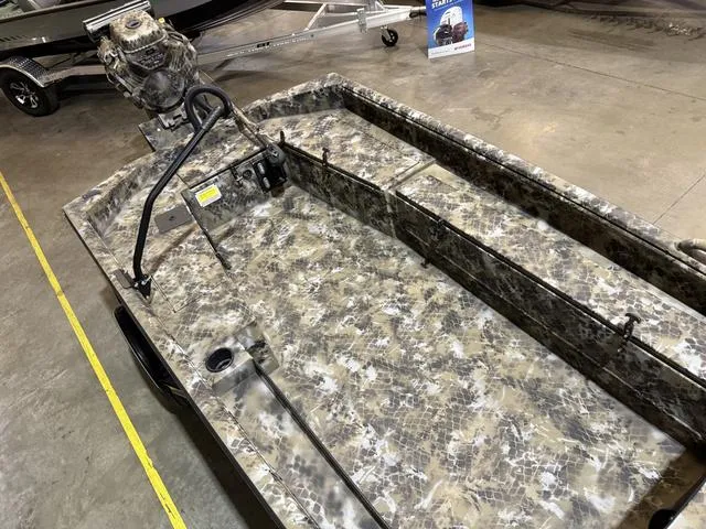 Slide: The Image of Excel 1751 Shallow Water F4 W/Mud Buddy HDR 40TK 2025 - 14