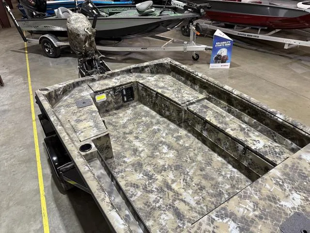 Slide: The Image of Excel 1651 Viper V4 W/Yamaha 50 2025 - 10