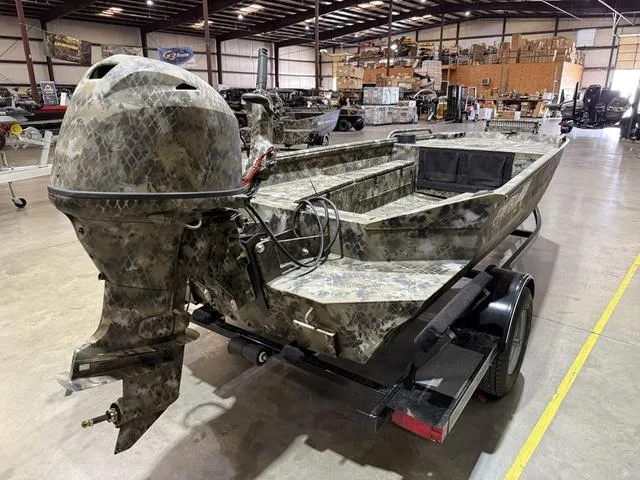 Slide: The Image of Excel 1651 Viper V4 W/Yamaha 50 2025 - 4