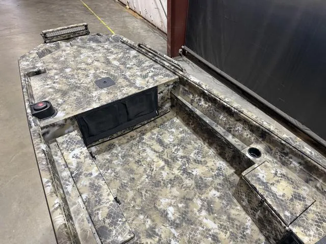 Slide: The Image of Excel 1651 Viper V4 W/Yamaha 50 2025 - 7