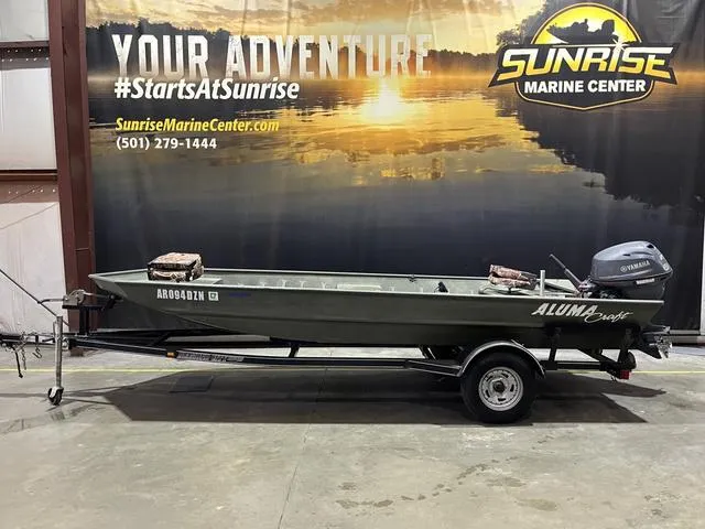 Slide: The Image of 2015 Alumacraft 1648 boat with Yamaha 25 engine at Sunrise Marine Center. - 1