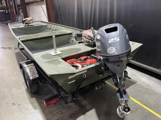 Slide: The Image of 2015 Alumacraft 1648 boat with Yamaha 25 engine on trailer in garage. - 6