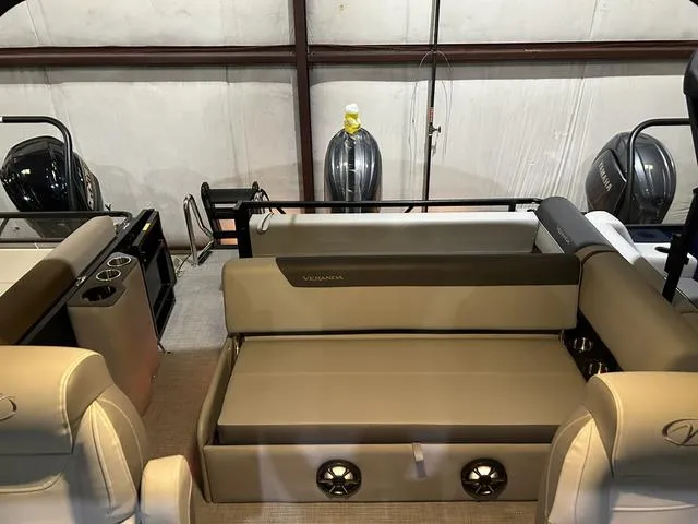 Slide: The Image of Veranda Relax VR22VLC W/Yamaha 200 2025 - 10