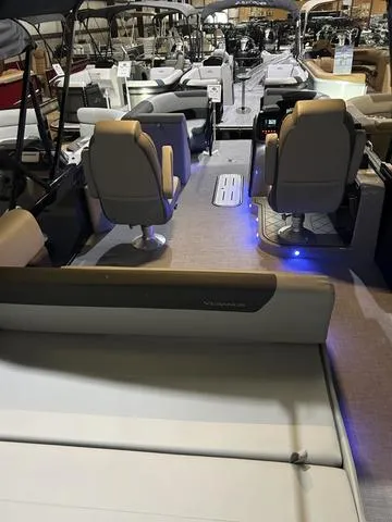 Slide: The Image of Veranda Relax VR22VLC W/Yamaha 200 2025 - 11