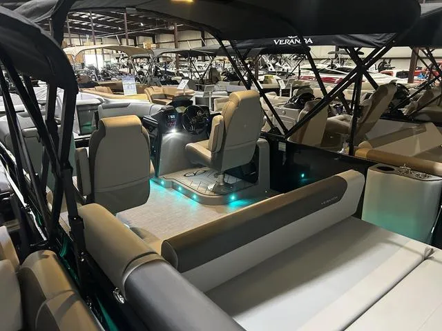 Slide: The Image of Veranda Relax VR22VLC W/Yamaha 200 2025 - 13