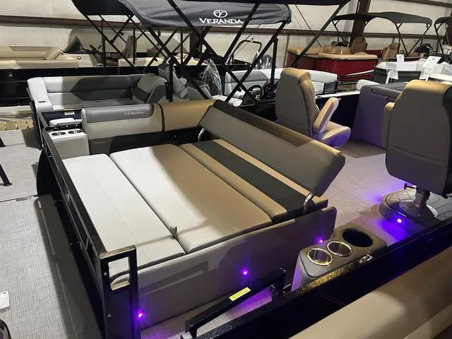 Slide: The Image of Veranda Relax VR22VLC W/Yamaha 200 2025 - 14