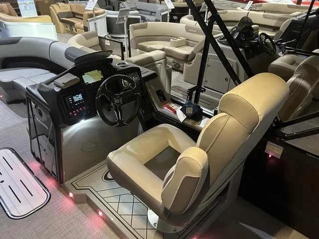 Slide: The Image of Veranda Relax VR22VLC W/Yamaha 200 2025 - 15